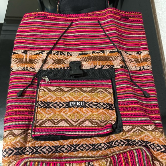 Peruvian backpack wool handmade 17”x15x8 - Picture 4 of 4